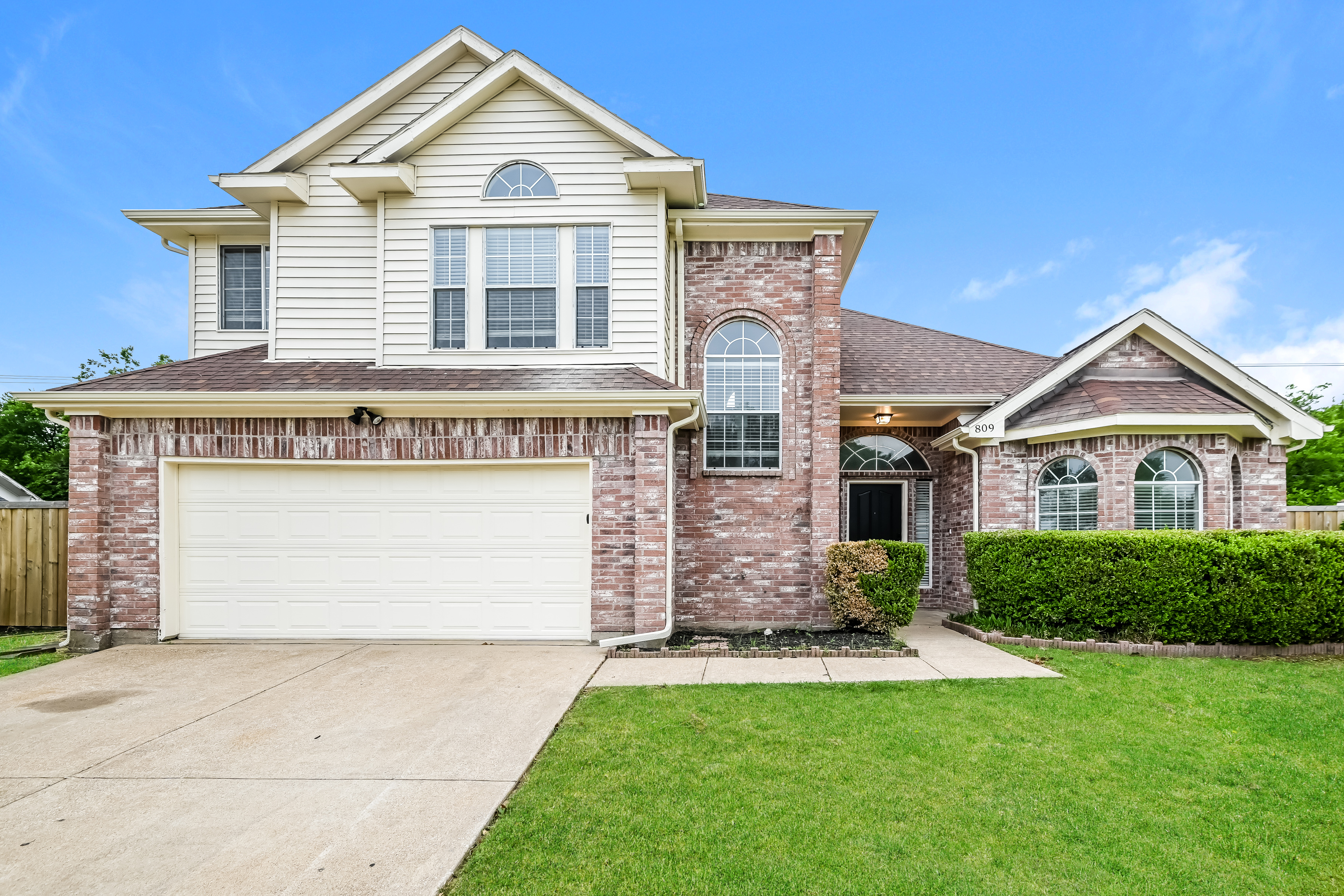 809 Hines Dr Cedar Hill, TX 75104